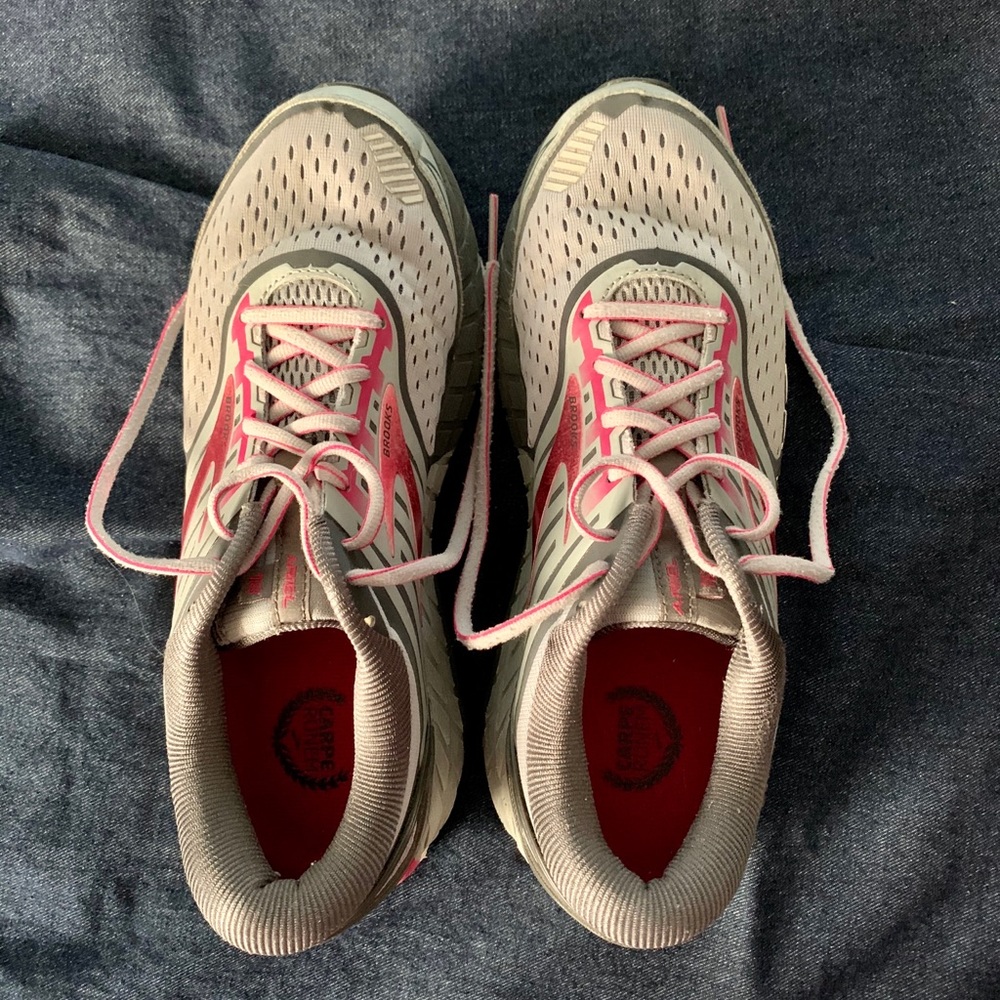 Brooks Ariel size11 medium width model 2018